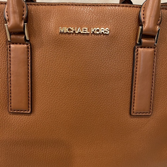🔥Michael Kors Brown Satchel Bag with Structured Design🔥 - Picture 2 of 9
